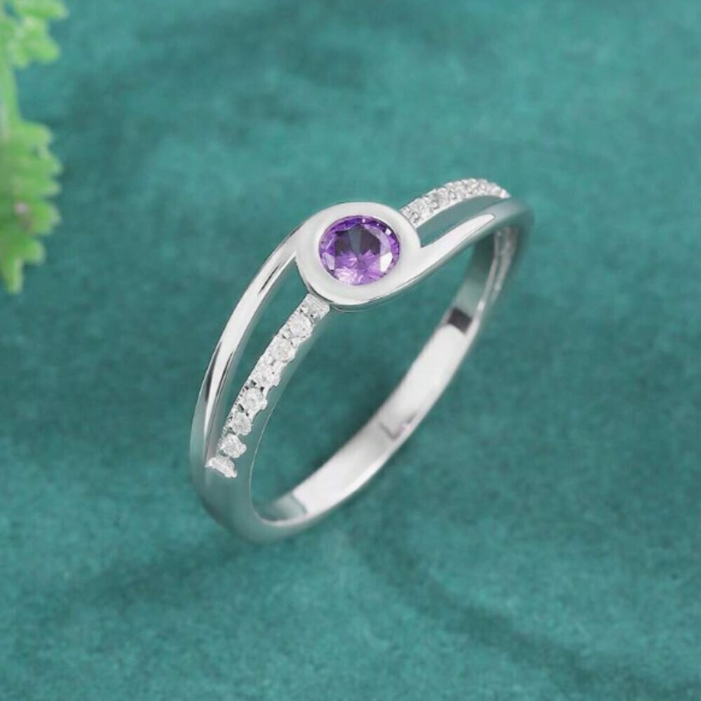 Engagement Ring 925 Silver Retro Style Round Purple Stone & Moissanites